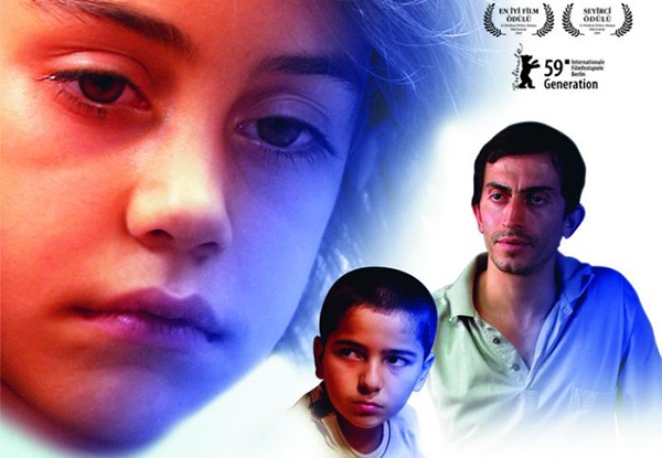 Sinema Gösterimi - Mommo