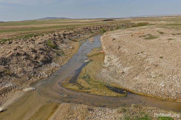 Karagedik’in suyu Mogan’ı kirletiyor