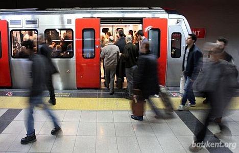 Ankarada metro arızası yolcuları çılgına çevirdi