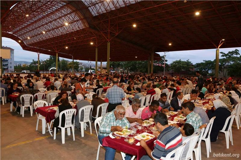 Uğur Mumcu'da mahalle iftarı