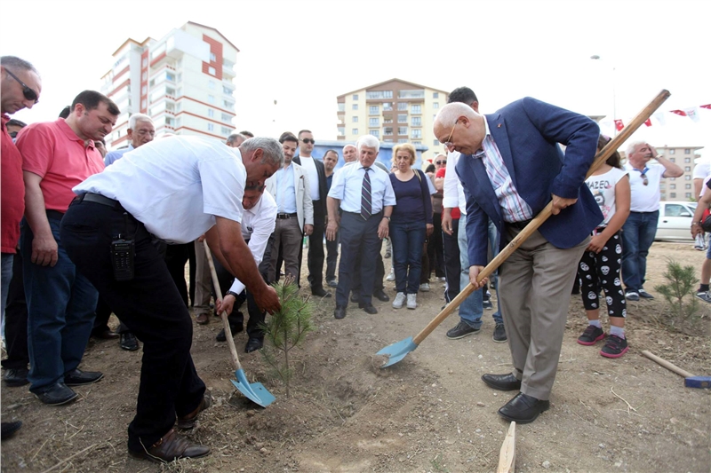 Batıkent'te iki park daha açıldı