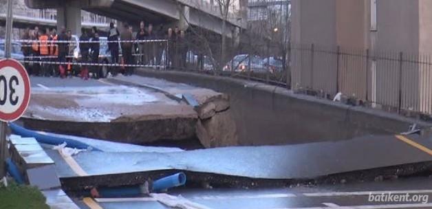 Metro'nun dibinde yol çöktü